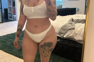 lovely lauren ready to play - Image 6